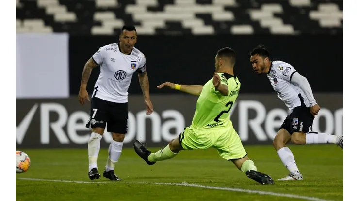 Gabriel Suazo pone el 1-1 para Colo Colo frente a Peñarol.