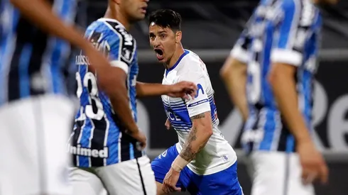 Zampedri festeja su gol el el triunfo de la Católica contra Gremio en Copa Libertadores.
