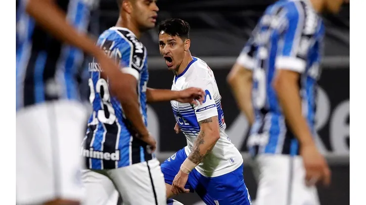 Zampedri festeja su gol el el triunfo de la Católica contra Gremio en Copa Libertadores.