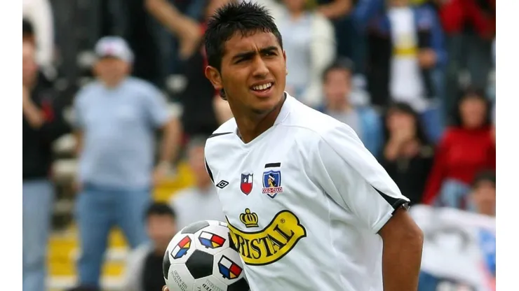 Arturo Vidal arenga a Colo Colo frente a Peñarol.