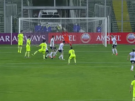 El tapadón de Cortés ante Peñarol que salvó el triunfo de Colo Colo