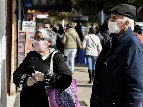 ¿Puedo reunirme con adultos mayores durante las Fiestas Patrias?