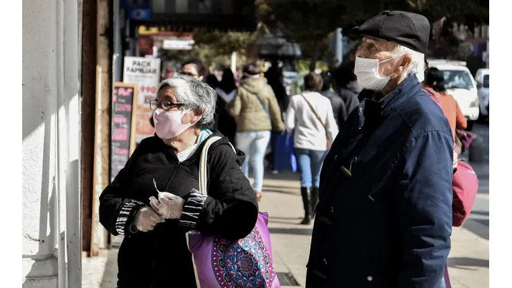 Las personas que necesiten visitar a adultos mayores en Fiestas Patrias deberán solicitar un permiso en la Comisaría Virtual.