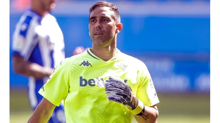 Claudio Bravo tuvo un espectacular regreso a La Liga de España en el encuentro que Betis le ganó a Alavés|