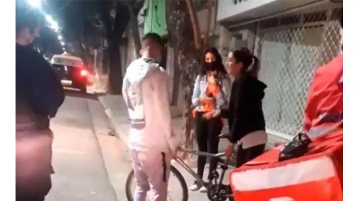 Varios vecinos salieron tras los ladrones para intentar recuperar la bicicleta.