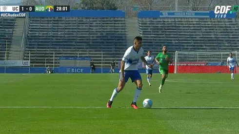 Los cruzados se fueron al descanso con un cómodo 3-0, gracias a las anotaciones de César Pinares, Luciano Aued y José Pedro Fuenzalida.