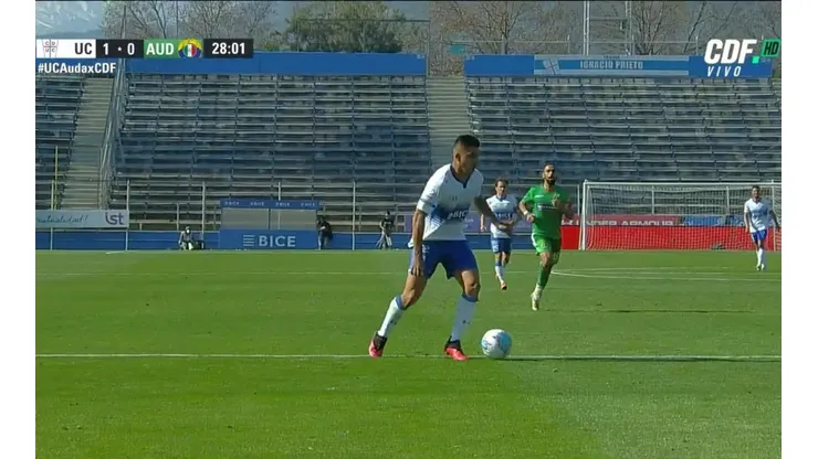 Los cruzados se fueron al descanso con un cómodo 3-0, gracias a las anotaciones de César Pinares, Luciano Aued y José Pedro Fuenzalida.