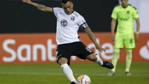 Colo Colo venció a Peñarol en el Monumental y Esteban Paredes sigue haciendo historia.