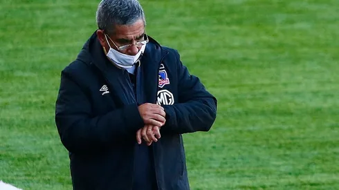 Gualberto Jara suma cuatro partidos sin ganar en Colo Colo, que no se ha abrazado después de la pandemia