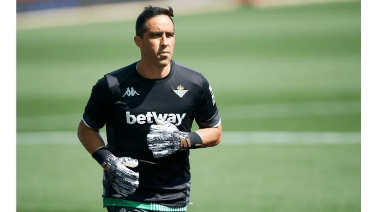 Claudio Bravo fue titular en el estreno de la Liga