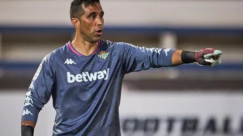 Bravo gana terreno para ser titular en el Betis