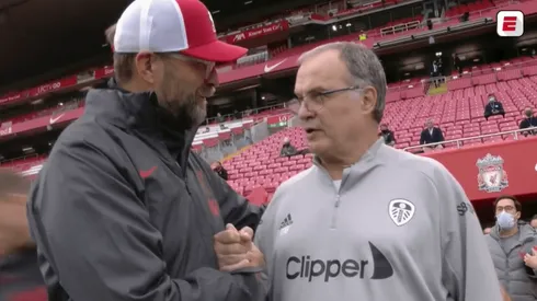 El saludo entre Klopp y Bielsa