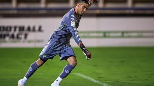 Claudio Bravo asoma de titular para este duelo.