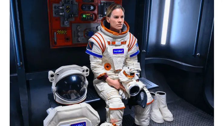 Hillary Swank asume una desafiante misión a un gran costo.