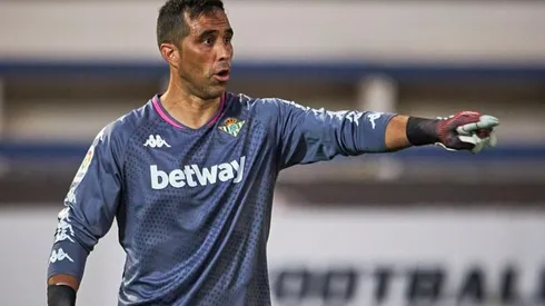 Claudio Bravo tendrá que esperar para saber si será titular en el Betis