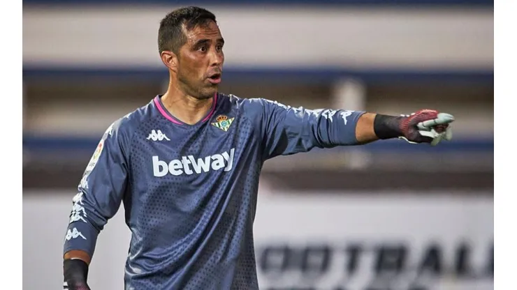 Claudio Bravo tendrá que esperar para saber si será titular en el Betis