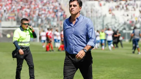 Gustavo Quinteros puede volver al Monumental, pero ahora como DT de Colo Colo