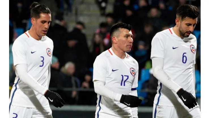 Enzo Roco, Gary Medel y Guillermo Maripán están a media luz en la selección chilena