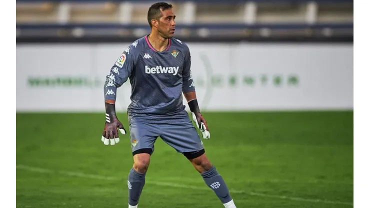 Claudio Bravo ya debutó con la camiseta de Real Betis
