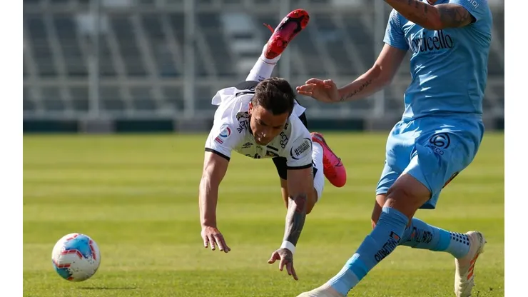Colo Colo está poniendo en riesgo su título de ser el único equipo profesional que no ha descendido ni ha jugado en Primera B