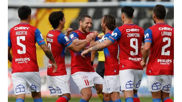 Universidad Católica se llevó una buena victoria de su visita a Talcahuano y es cómodo puntero del Campeonato Nacional