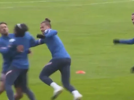 Jugadores sufren insólito choque en prácticas de Inglaterra