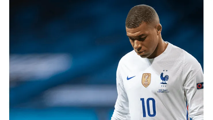 Mbappé con Covid-19