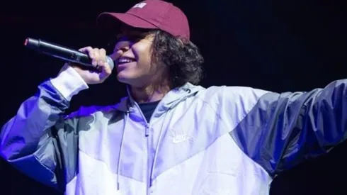 Esezeta rapea con un beat box de Teorema