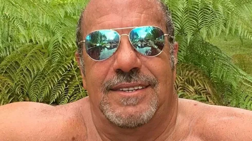 Checho Hirane con look relajado para hacerse cargo del programa "Café Cargado", de La Red.