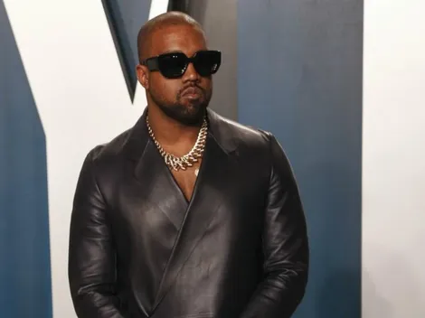 Captan a Kany West caminando sobre el agua junto a su familia