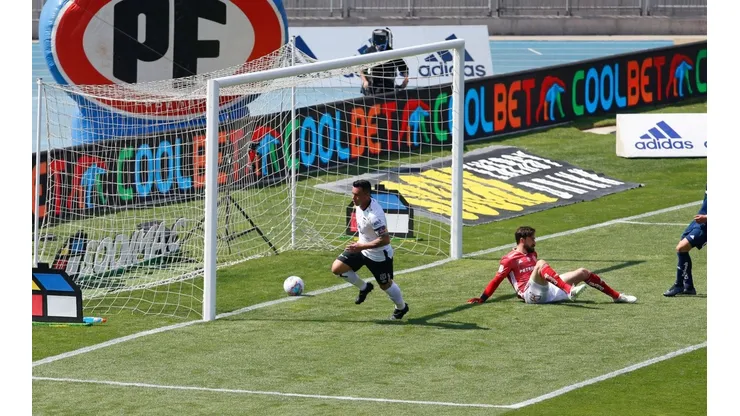 Esteban Paredes abrió la cuenta en el Superclásico ante la U a los 12' de partido.