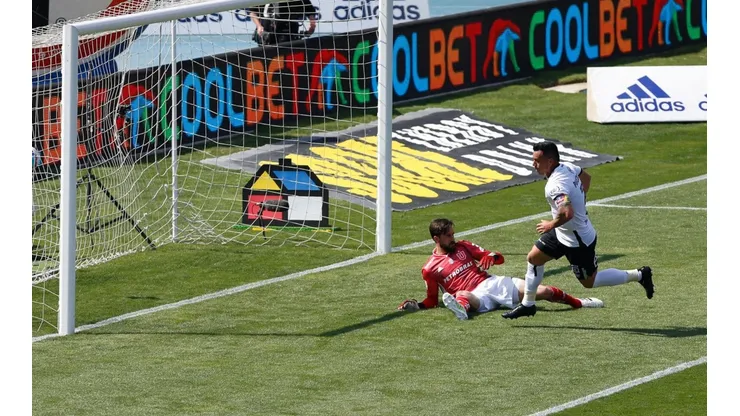 Esteban Paredes llegó a los 16 goles ante la U en Superclásicos