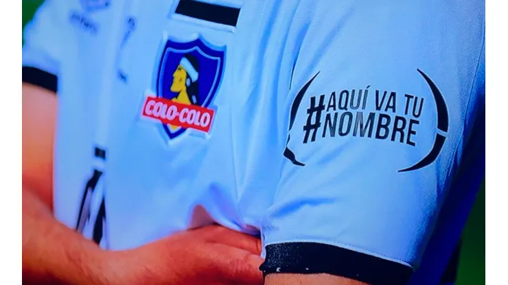 ¿Aquí va tu nombre? ¿De qué se trata este elemento que aparece en la camiseta de Colo Colo para el duelo con la U?