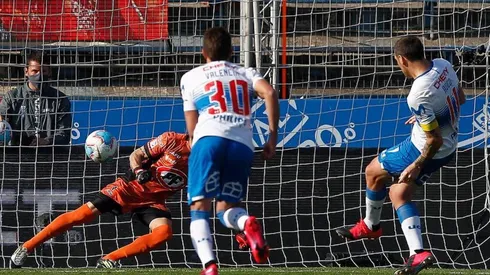 La UC sumó 22 puntos, retomando la punta del torneo chileno sacándole dos unidades de ventaja a La Calera