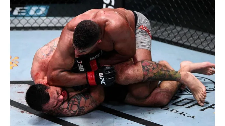 Overeem destrozó el rostro de Sakai