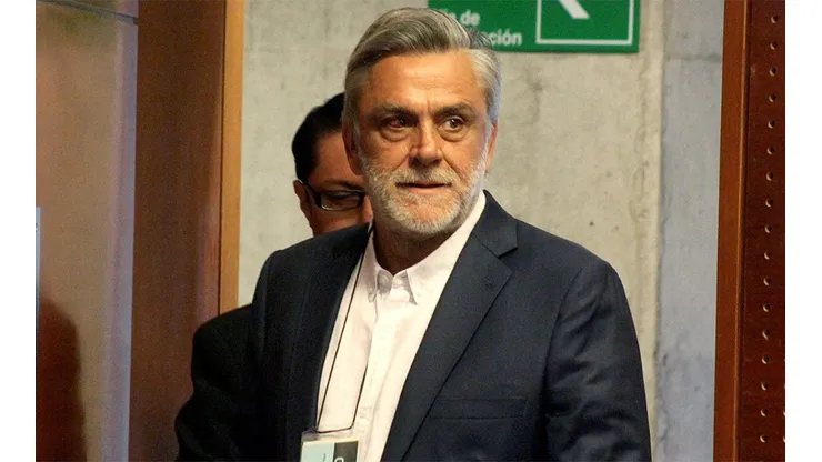 ¿Vuelta de carnero? Ahora Longueira asegura que está por el rechazo