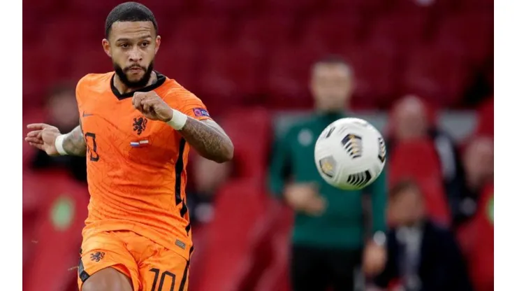 Memphis Depay jugando por Países Bajos