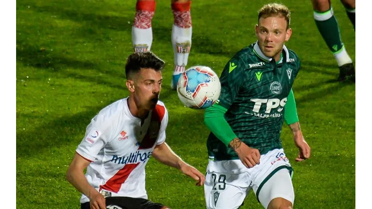 Santiago Wanderers venció a Curicó Unido en el Estadio Elías Figueroa.