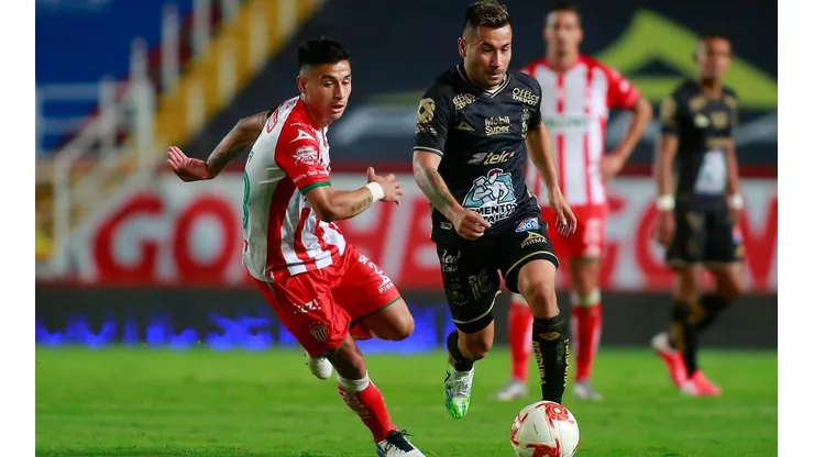 Meneses se quedó con el duelo de chilenos en México.