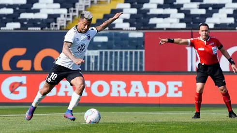 Leonardo Valencia convierte de penal ante Santiago Wanderers