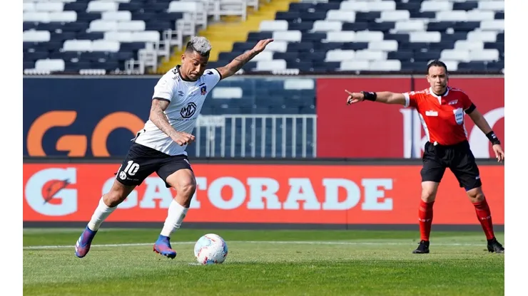 Leonardo Valencia convierte de penal ante Santiago Wanderers