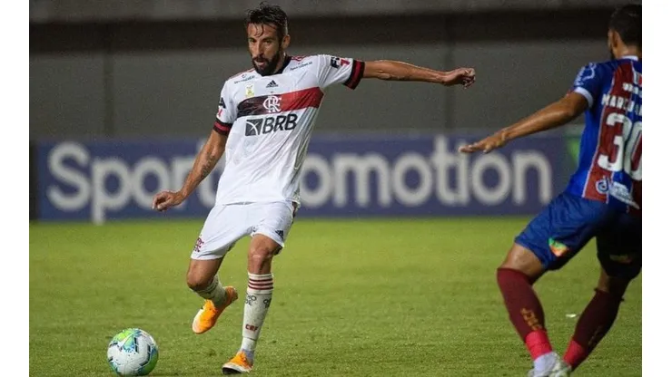 Isla destaca la confianza de sus compañeros tras brillar en Flamengo.