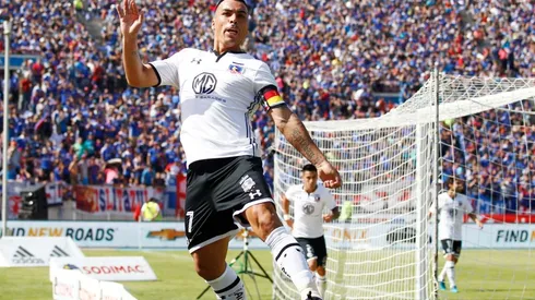 Esteban Paredes festeja ante la U en 2018