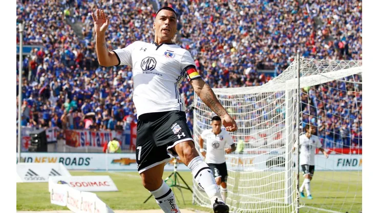 Esteban Paredes festeja ante la U en 2018