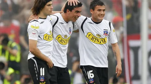 Ezequiel Miralles, Esteban Paredes y Charles Aránguiz celebrando ante la U