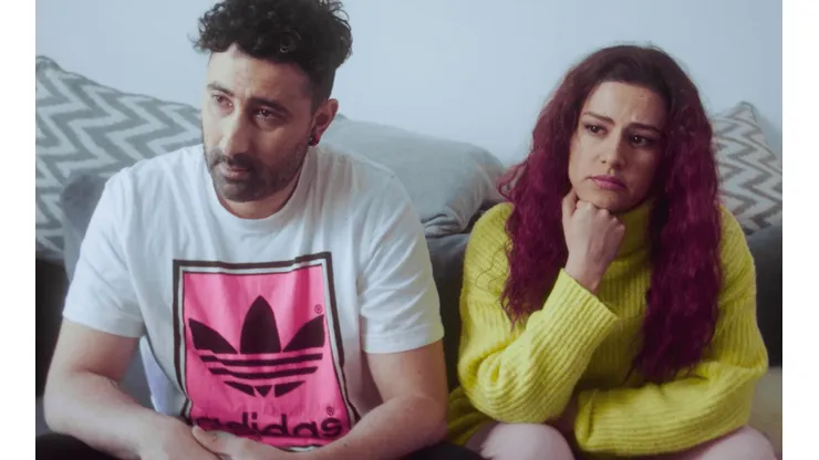 Manuel "Dunga" Caro junto a Karla Melo aparecen en "Cuando decidas partir", de La Combo Tortuga.