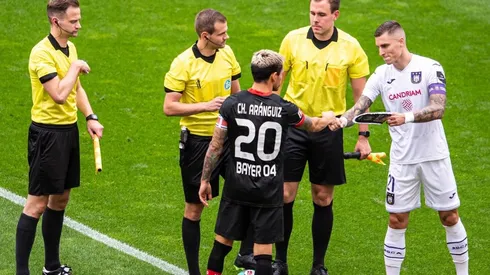 Charles Aránguiz capitán en el amistoso del Leverkusen ante el Anderlecht