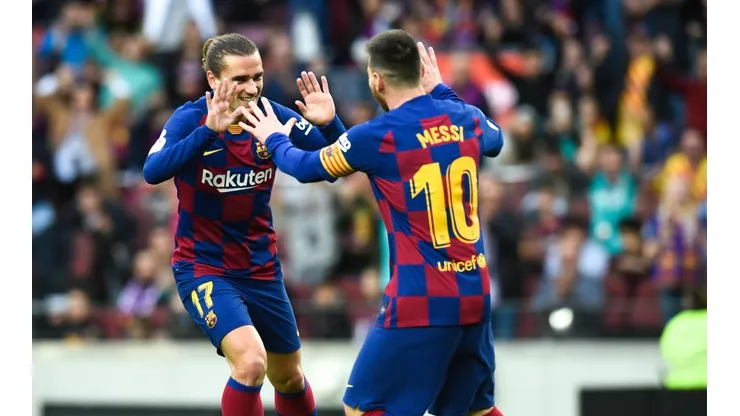 Messi y Griezmann festejan un gol del francés