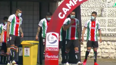 Palestino casi sale con mascarillas a la cancha