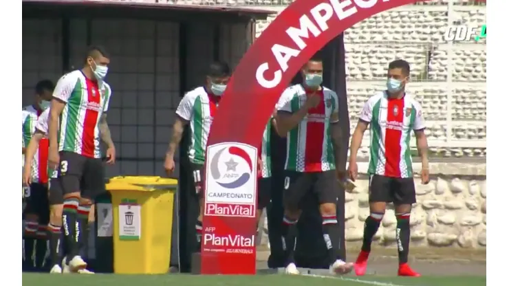 Palestino casi sale con mascarillas a la cancha